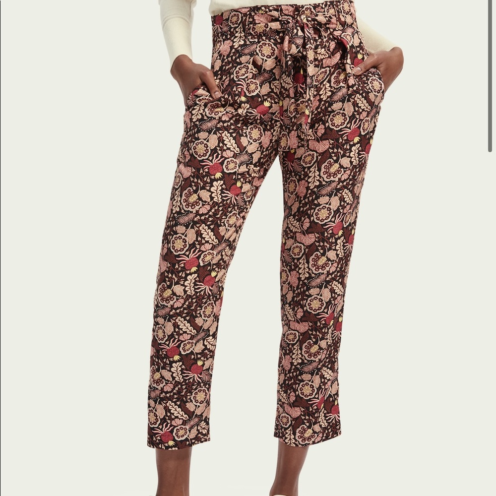 Scotch & Soda floral print crop pants. Size Large.